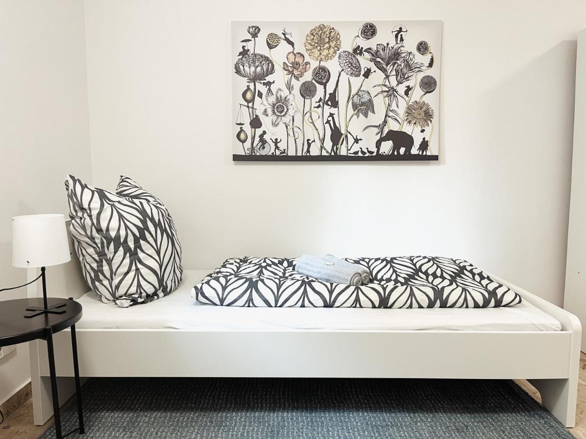 Bohnapartments Elisa - Wohlfuehlapartment Mit 2 Gratis Parkplaetzen Und 3 Schlafzimmern - Wlan - Vollausstattung Ерфурт Екстериор снимка