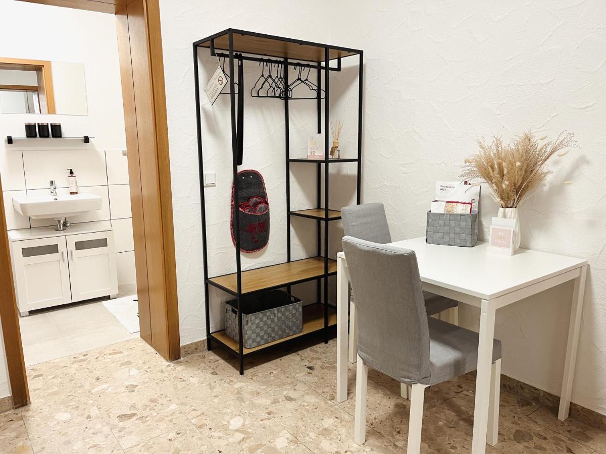 Bohnapartments Elisa - Wohlfuehlapartment Mit 2 Gratis Parkplaetzen Und 3 Schlafzimmern - Wlan - Vollausstattung Ерфурт Екстериор снимка