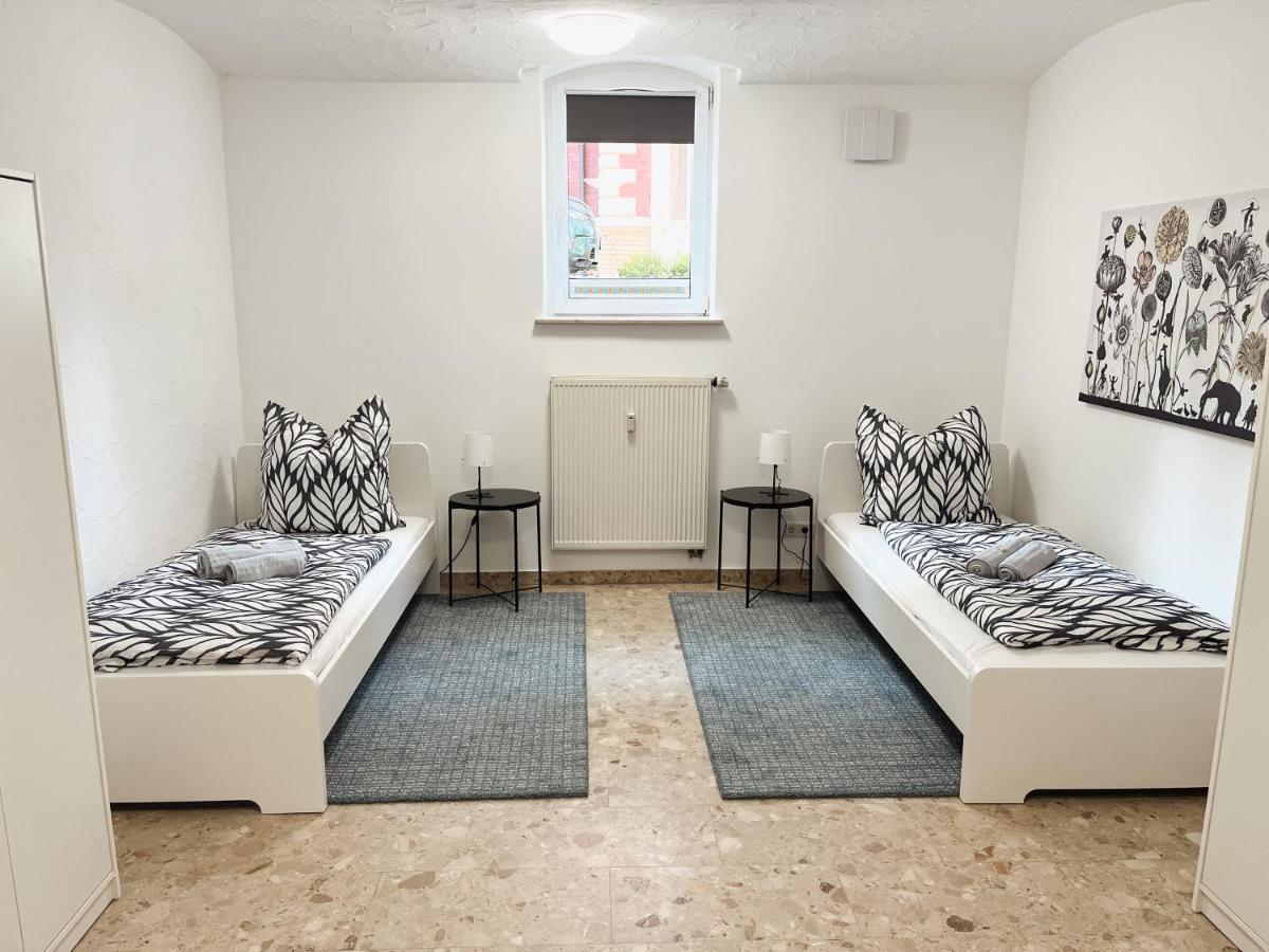 Bohnapartments Elisa - Wohlfuehlapartment Mit 2 Gratis Parkplaetzen Und 3 Schlafzimmern - Wlan - Vollausstattung Ерфурт Екстериор снимка