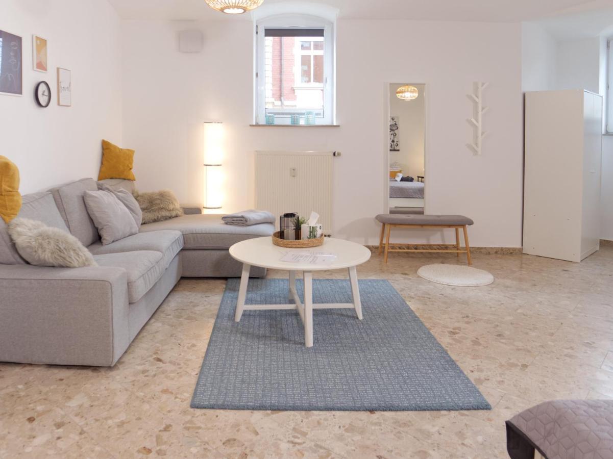 Bohnapartments Elisa - Wohlfuehlapartment Mit 2 Gratis Parkplaetzen Und 3 Schlafzimmern - Wlan - Vollausstattung Ерфурт Екстериор снимка