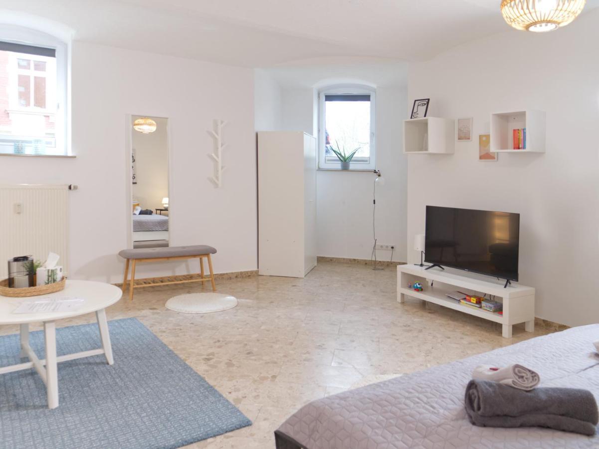 Bohnapartments Elisa - Wohlfuehlapartment Mit 2 Gratis Parkplaetzen Und 3 Schlafzimmern - Wlan - Vollausstattung Ерфурт Екстериор снимка