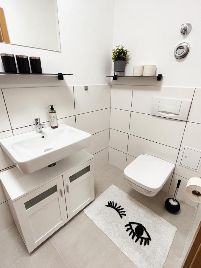 Bohnapartments Elisa - Wohlfuehlapartment Mit 2 Gratis Parkplaetzen Und 3 Schlafzimmern - Wlan - Vollausstattung Ерфурт Екстериор снимка
