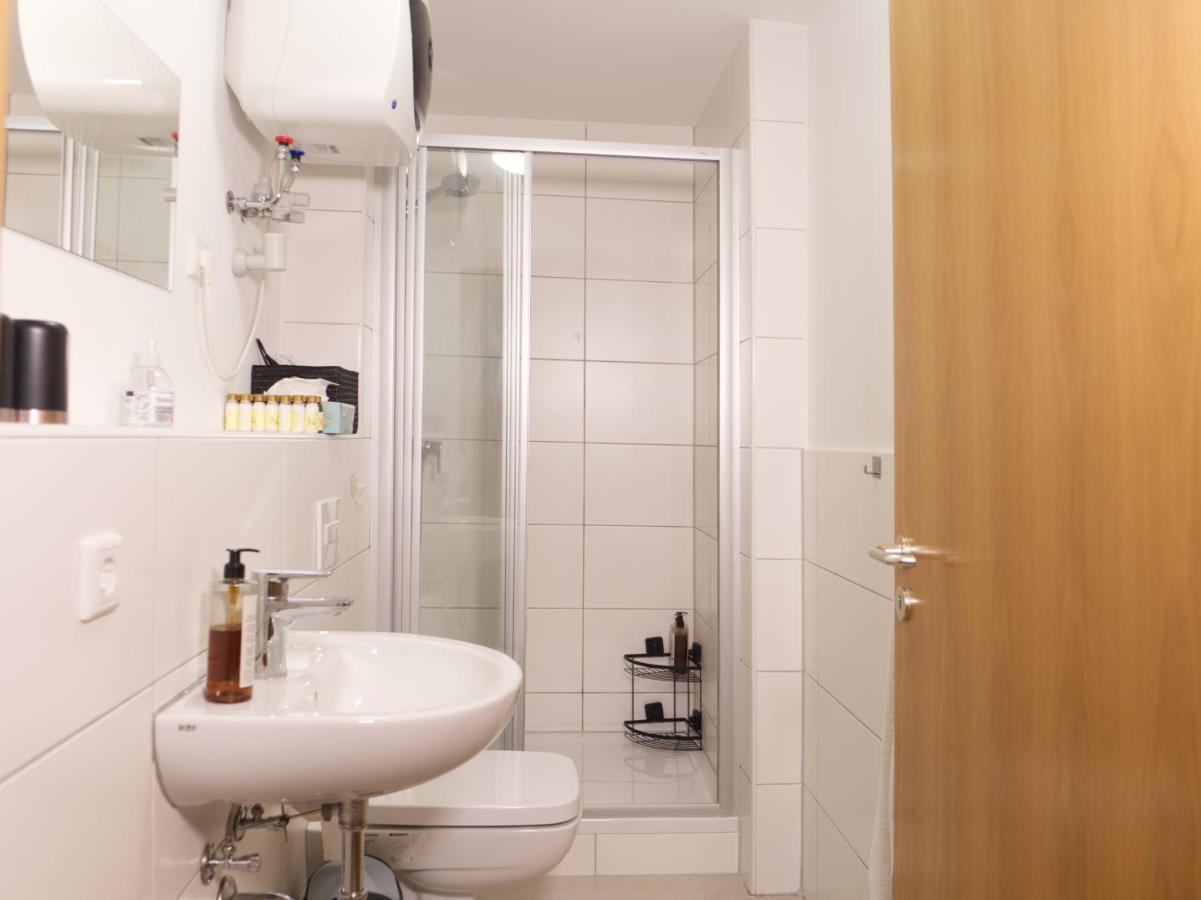 Bohnapartments Elisa - Wohlfuehlapartment Mit 2 Gratis Parkplaetzen Und 3 Schlafzimmern - Wlan - Vollausstattung Ерфурт Екстериор снимка