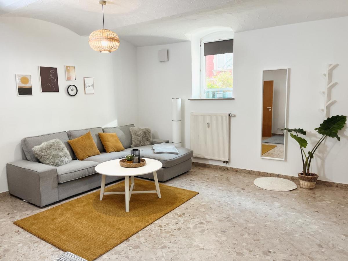 Bohnapartments Elisa - Wohlfuehlapartment Mit 2 Gratis Parkplaetzen Und 3 Schlafzimmern - Wlan - Vollausstattung Ерфурт Екстериор снимка