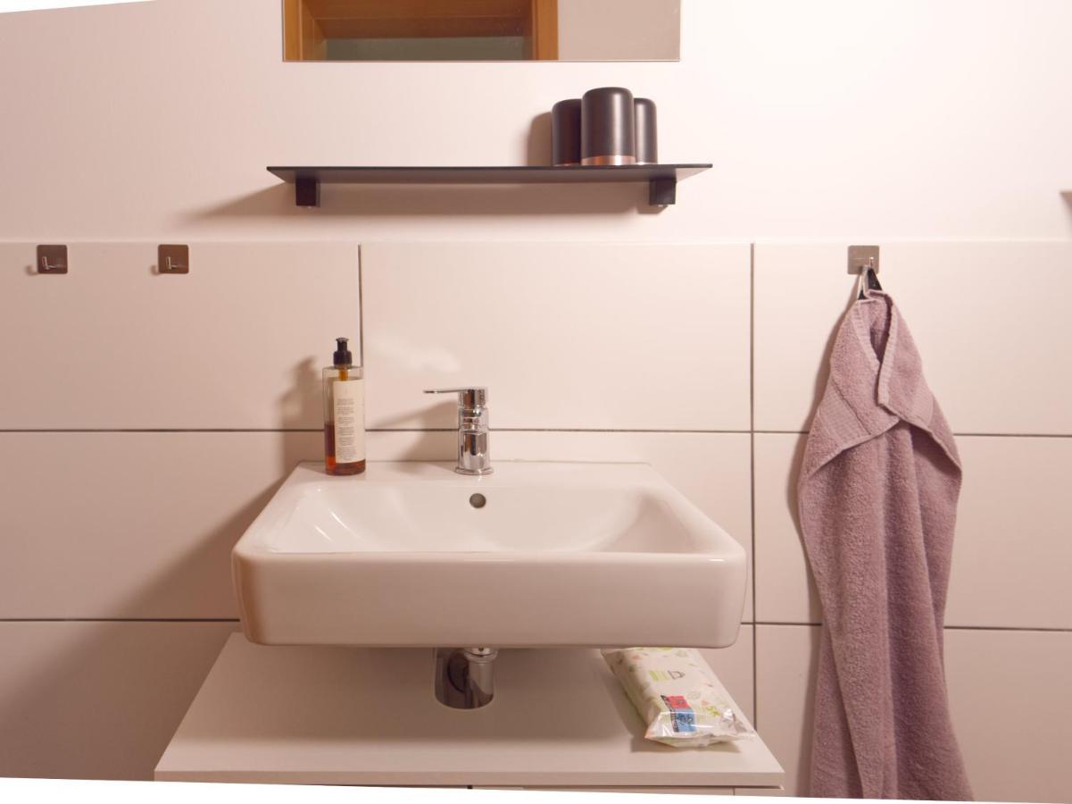 Bohnapartments Elisa - Wohlfuehlapartment Mit 2 Gratis Parkplaetzen Und 3 Schlafzimmern - Wlan - Vollausstattung Ерфурт Екстериор снимка